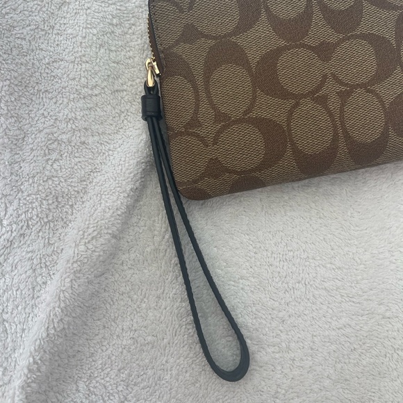 Authentic Coach wrist wallet - Picture 7 of 7